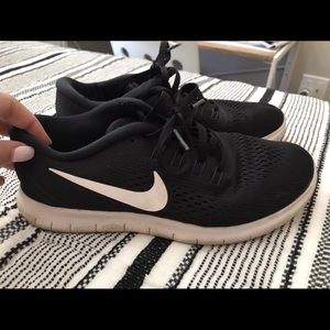 Black Nike Free Runs